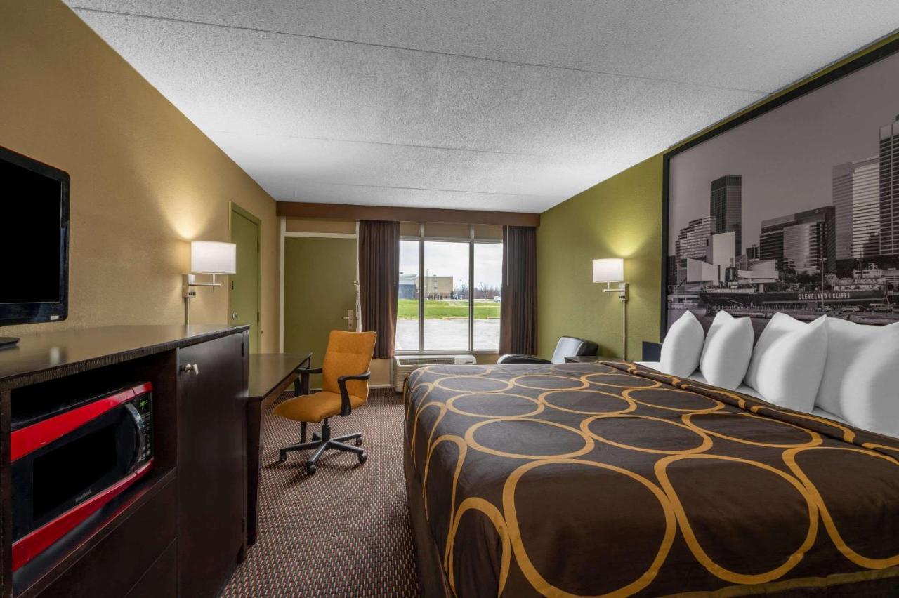 Super 8 By Wyndham Perrysburg-Toledo Hotel Exterior photo