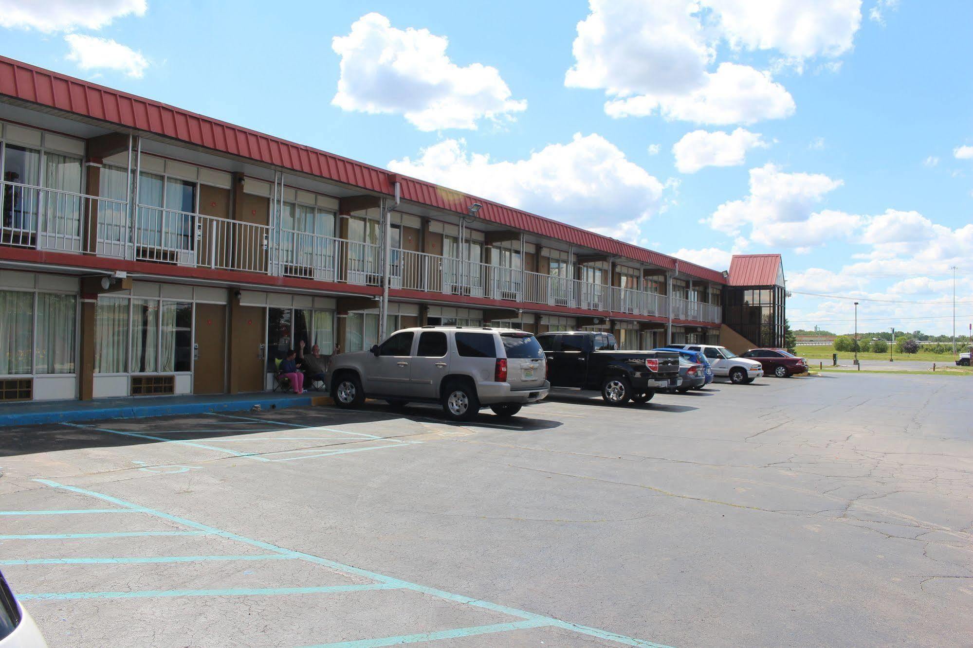 Super 8 By Wyndham Perrysburg-Toledo Hotel Exterior photo