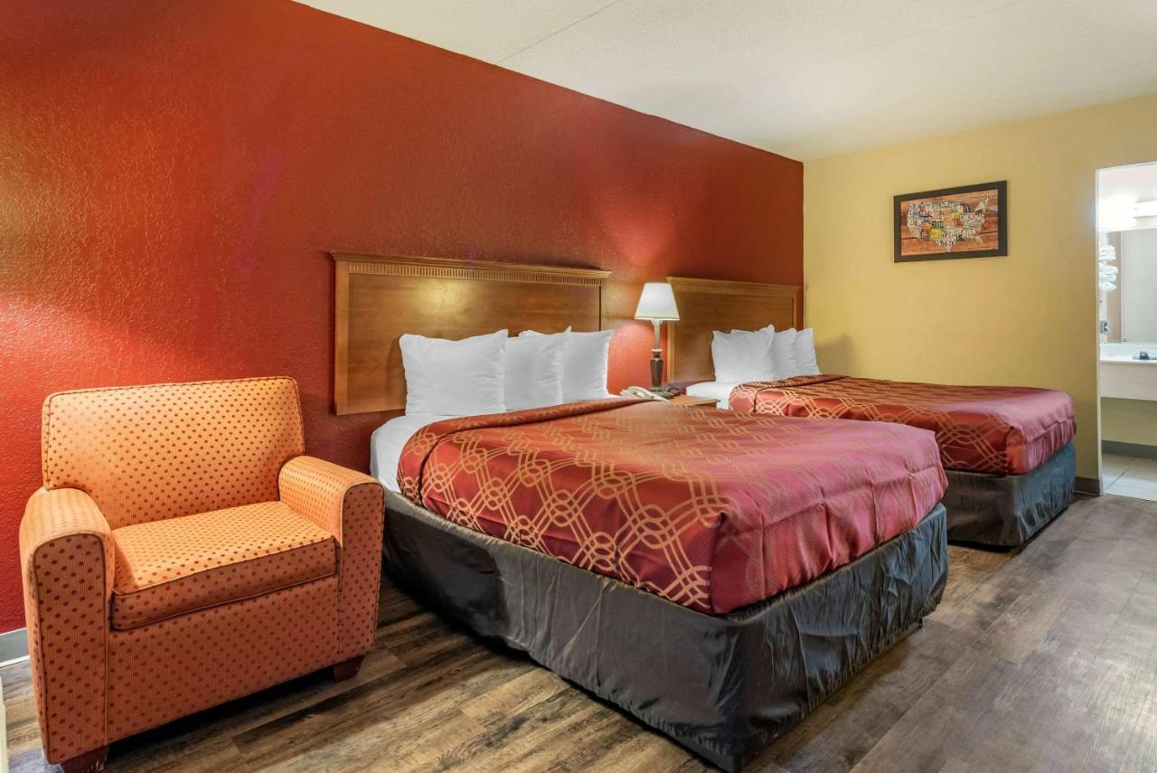 Super 8 By Wyndham Perrysburg-Toledo Hotel Exterior photo